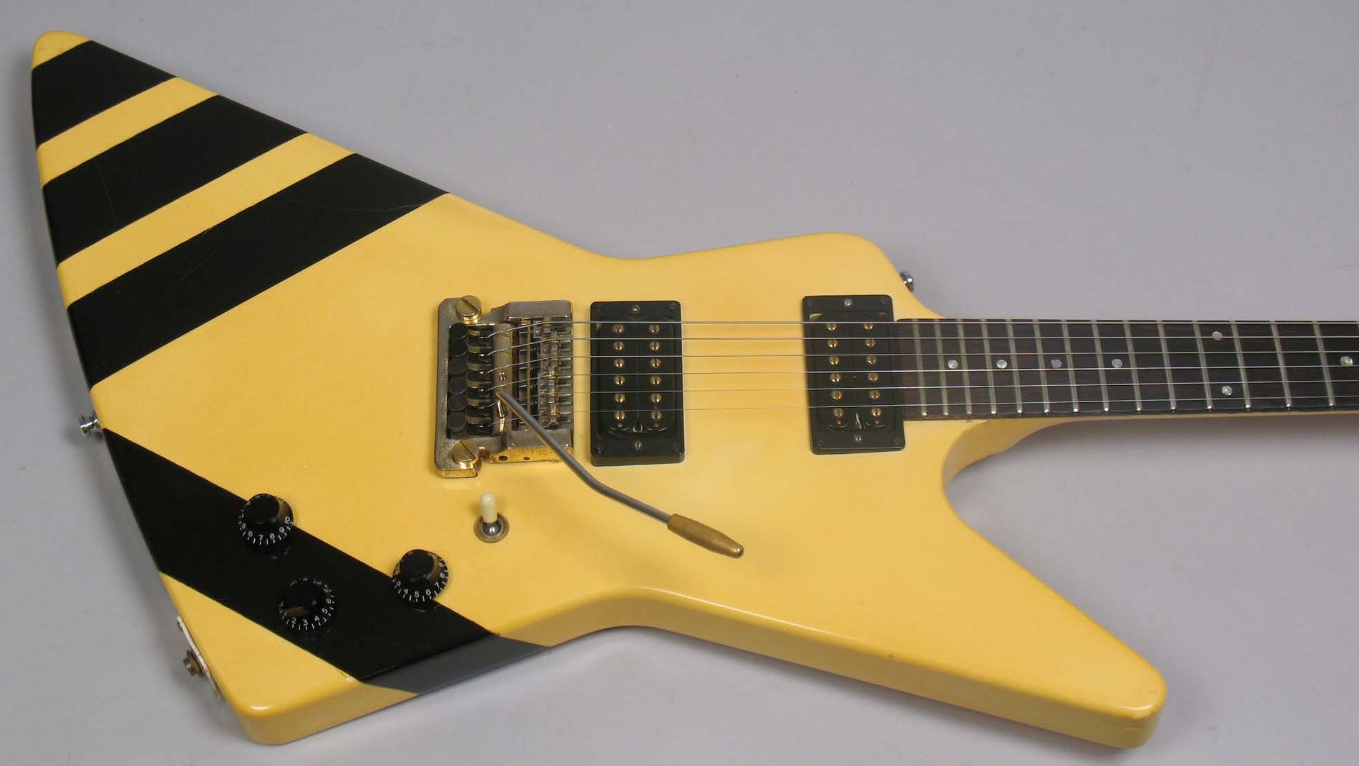 Guitar Deathmatch Gibson Explorer vs Flying V vs Moderne Harmony Central